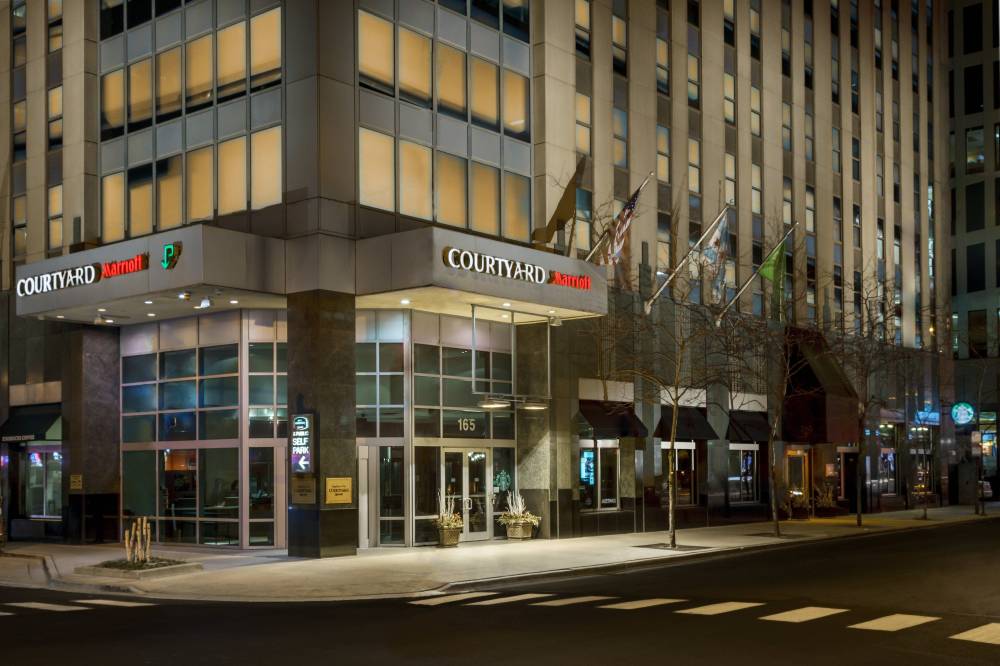 Courtyard By Marriott Chicago Downtown Magnificent Mile