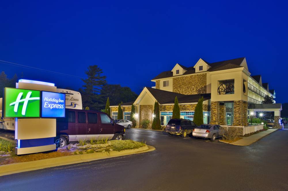 Holiday Inn Exp Mackinaw City