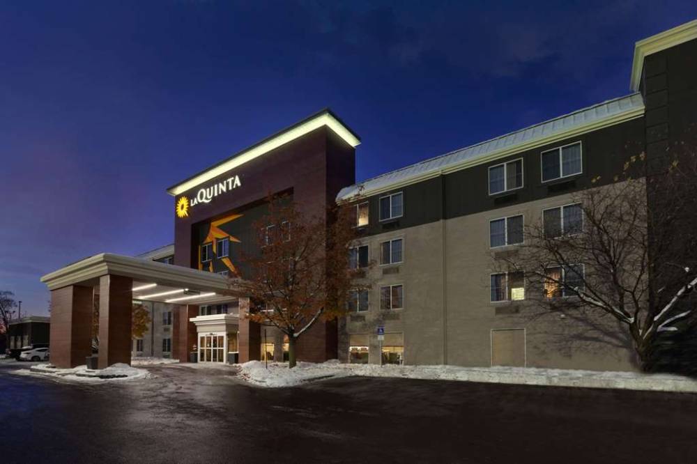 La Quinta Inn & Suites By Wyndham Detroit Utica