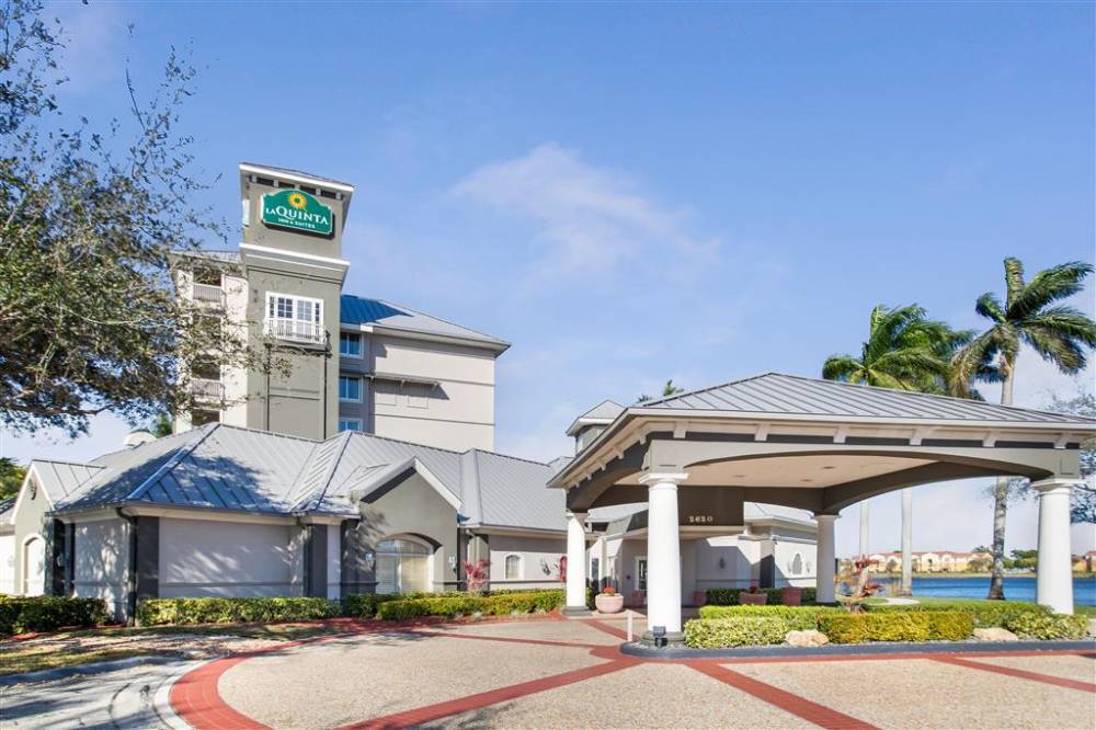 La Quinta Inn & Suites By Wyndham Ft. Lauderdale Airport