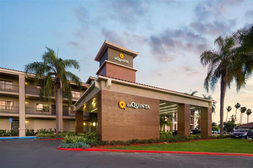 La Quinta Inn & Suites By Wyndham Orange County Airport