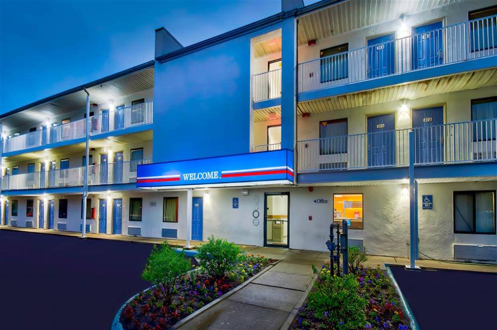 Motel 6 Detroit - East Warren